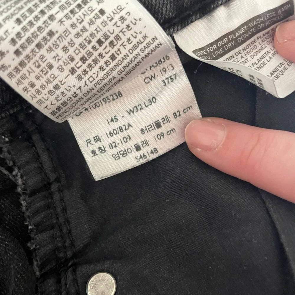 Women’s Faded Black Levi’s 505 Straight Leg Black Label size 14 Short